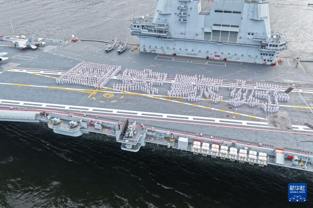 海軍山東艦航母編隊抵達香港